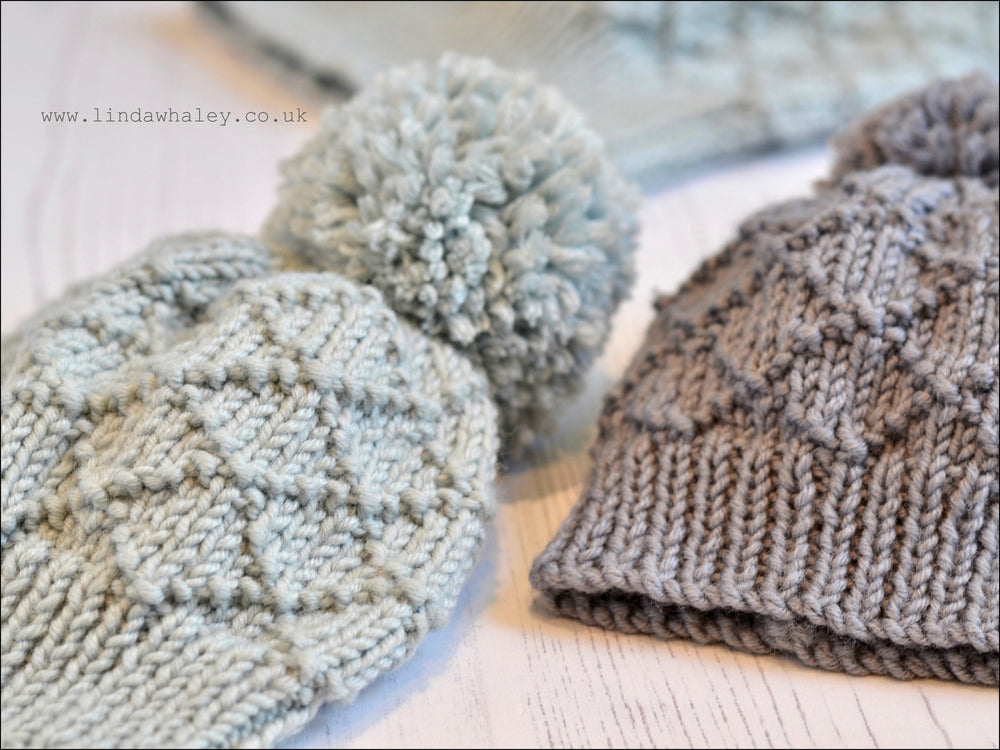 JASPER SIMPLE BOBBLE HAT