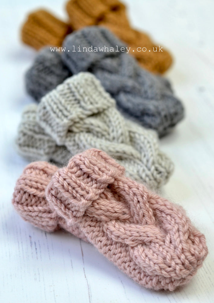 NYSA ARAN CABLED BABY MITTS