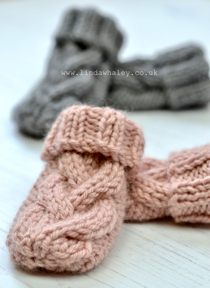 NYSA ARAN CABLED BABY MITTS