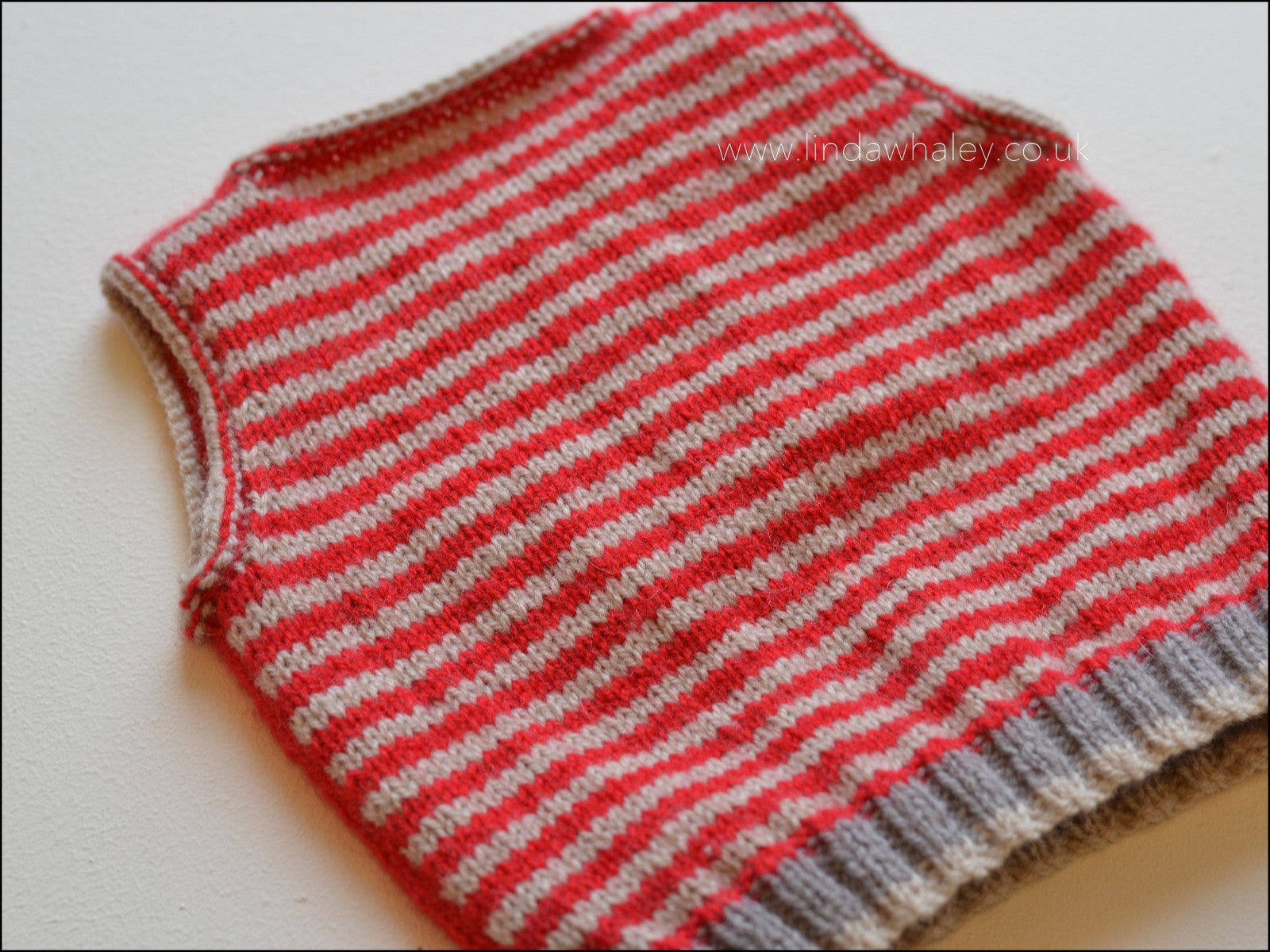 Deer Pattern Tank LITTLE REINDEER TANK – Linda Whaley Knitting Pattern Collections